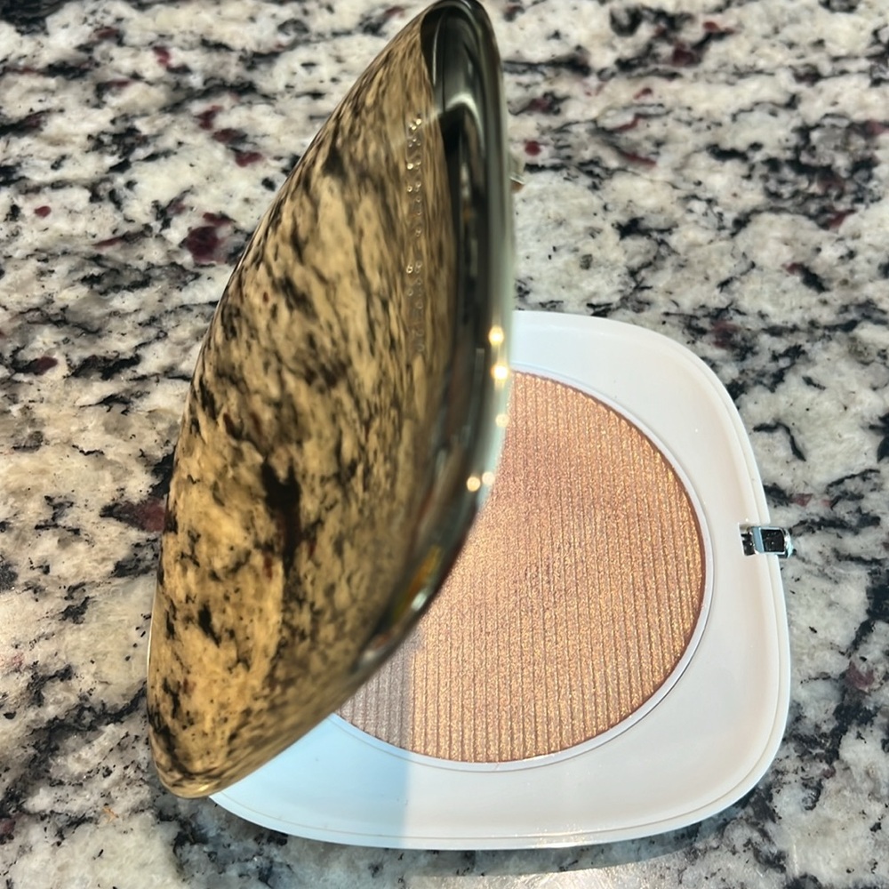 Marc Jacobs Omega Glaze Foil Luminizer in 79 Glitzy Limited Edition Discontinued